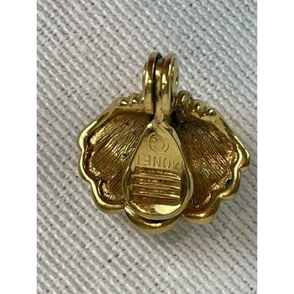 Vintage Monet Shell Shaped Gold Tone Clip On Earrings Small Dainty Minimalist - Picture 9 of 10